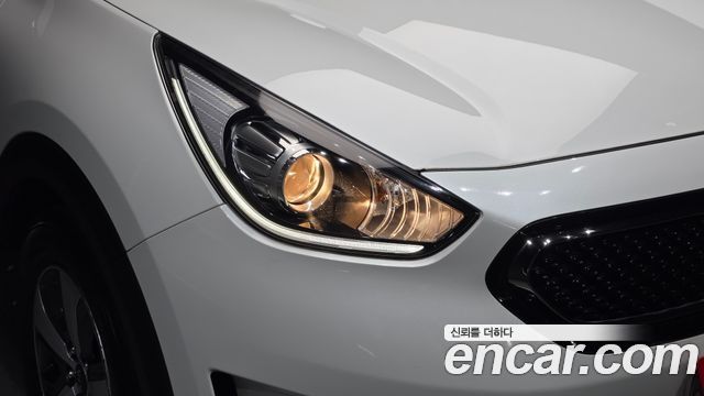 Kia Niro 2018 — photo 8