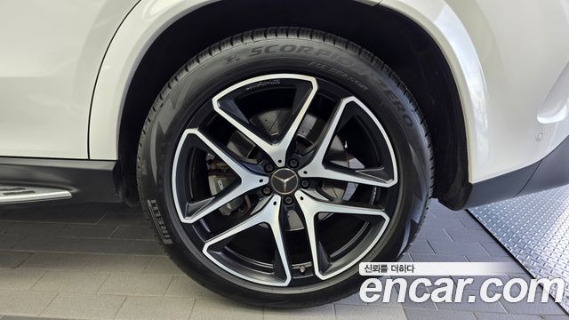 Mercedes-Benz GLE-Class 2022 — photo 7
