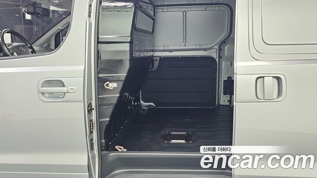 Hyundai Starex 2018 — photo 11