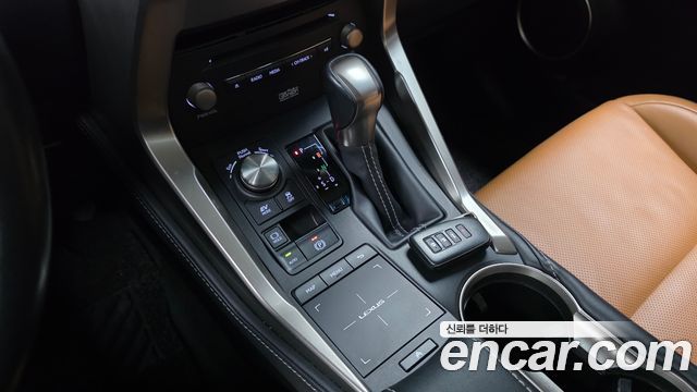 Lexus NX 2019 — photo 12