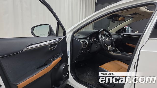 Lexus NX 2019 — photo 13