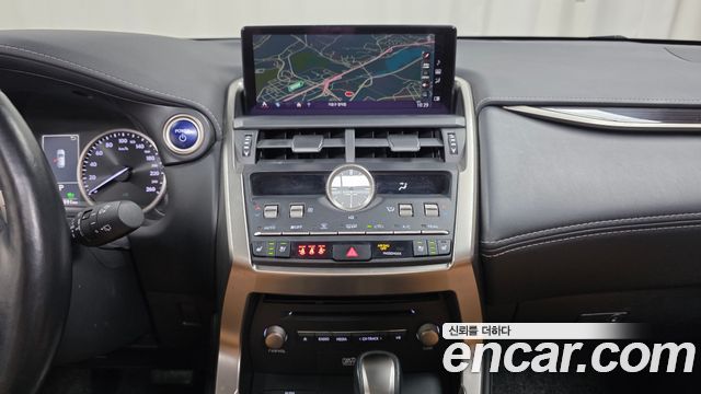 Lexus NX 2019 — photo 19