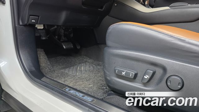 Lexus NX 2019 — photo 23