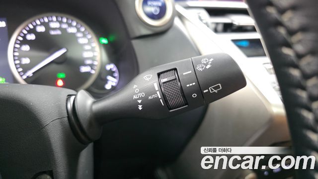 Lexus NX 2019 — photo 28
