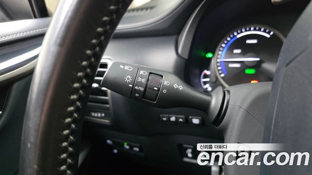 Lexus NX 2019 — photo 30