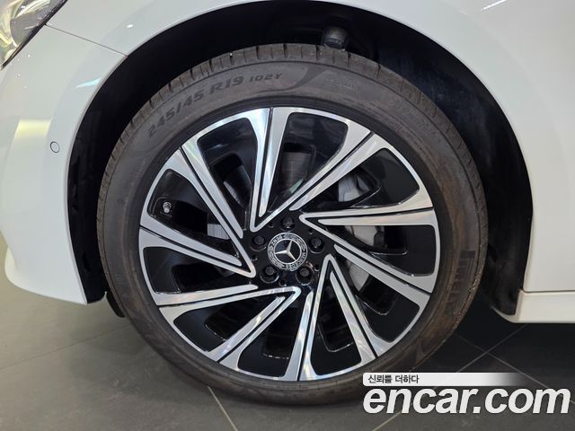 Mercedes-Benz E-Class 2024 — photo 5