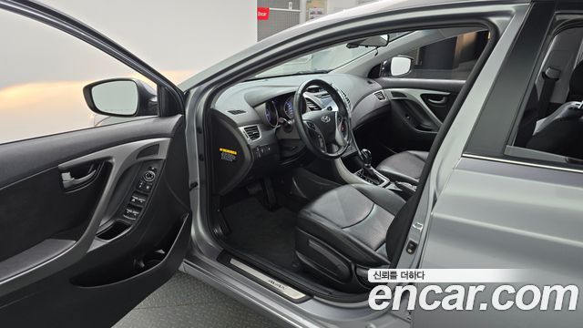 Hyundai AVANTE 2015 — photo 10