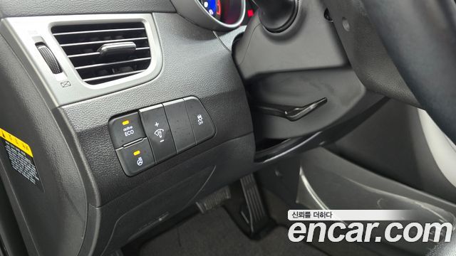 Hyundai AVANTE 2015 — photo 18