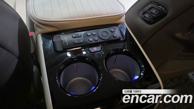 Kia Canival 2022 — photo 32
