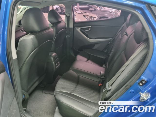 Hyundai AVANTE 2016 — photo 10