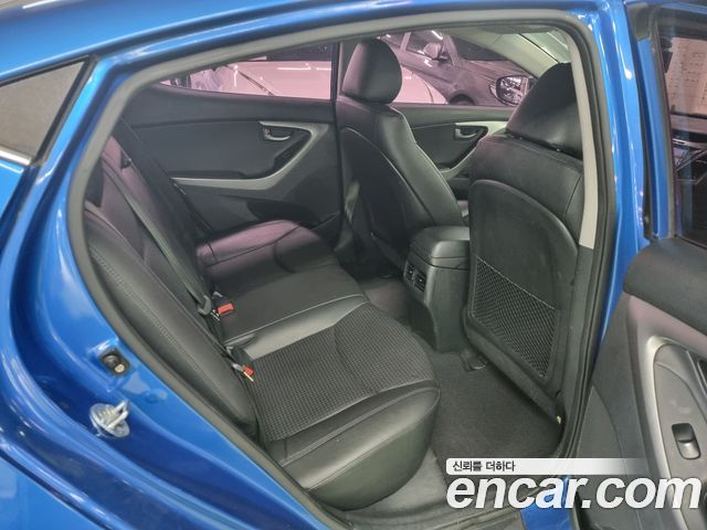Hyundai AVANTE 2016 — photo 12