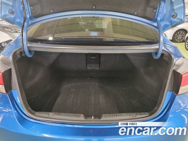 Hyundai AVANTE 2016 — photo 19