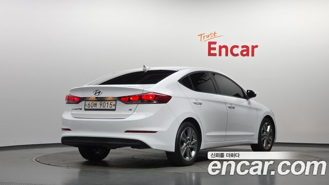 Hyundai AVANTE 2018 — photo 2