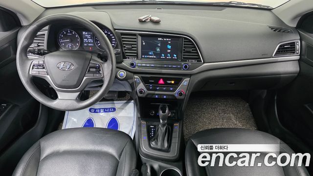 Hyundai AVANTE 2018 — photo 10