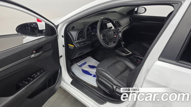 Hyundai AVANTE 2018 — photo 13