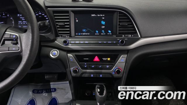 Hyundai AVANTE 2018 — photo 19