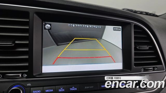 Hyundai AVANTE 2018 — photo 21
