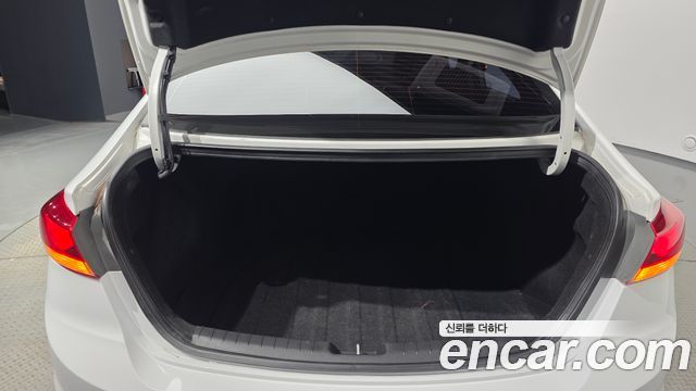 Hyundai AVANTE 2018 — photo 23