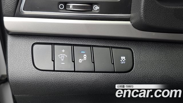 Hyundai AVANTE 2018 — photo 25