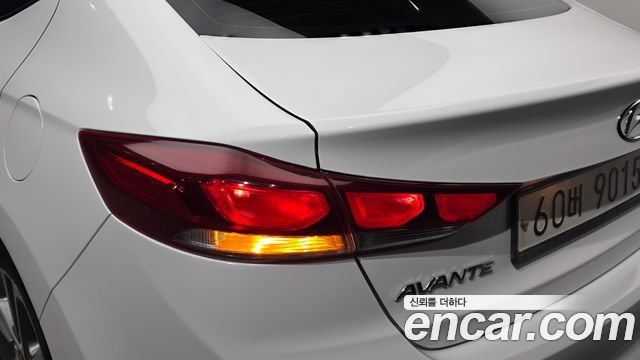 Hyundai AVANTE 2018 — photo 9