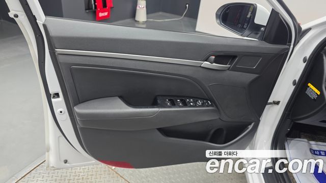 Hyundai AVANTE 2018 — photo 14