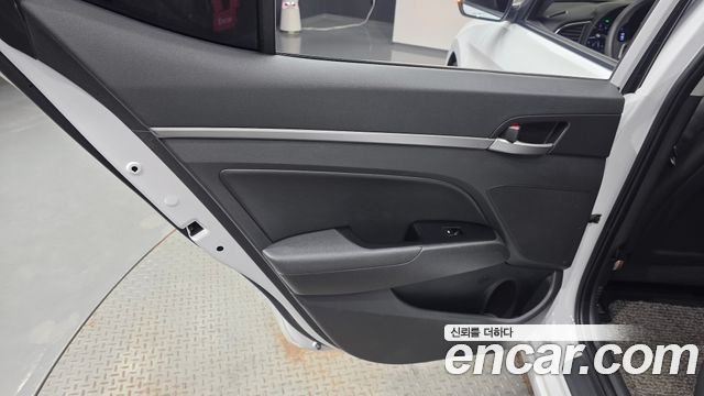 Hyundai AVANTE 2018 — photo 15