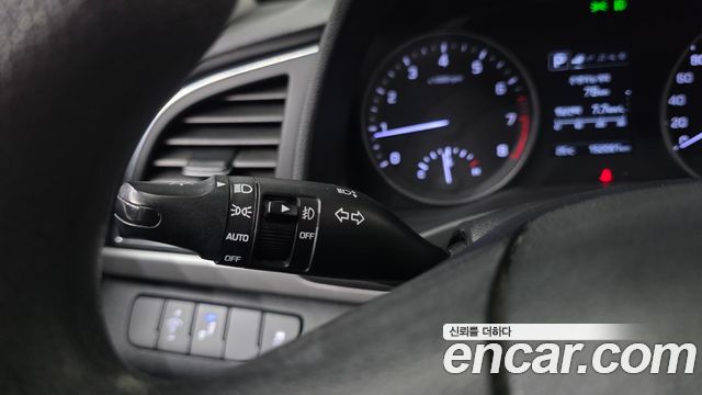 Hyundai AVANTE 2018 — photo 28