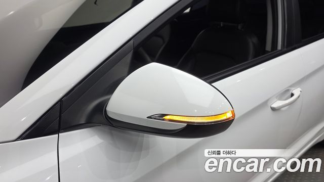 Hyundai AVANTE 2018 — photo 30