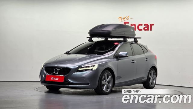 Volvo V40 2018 — photo 1