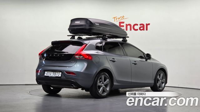 Volvo V40 2018 — photo 2