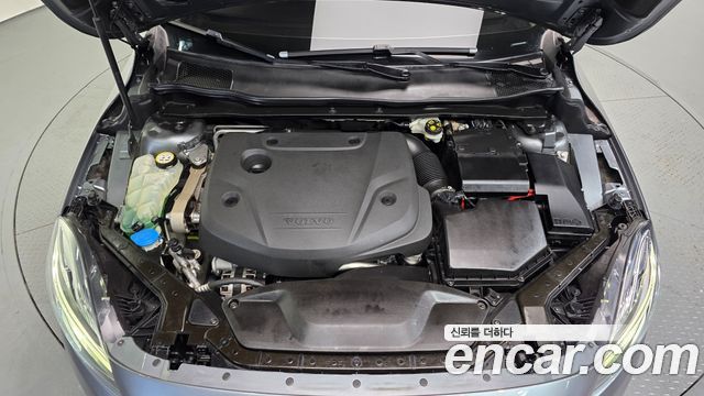 Volvo V40 2018 — photo 6
