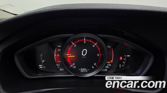Volvo V40 2018 — photo 11