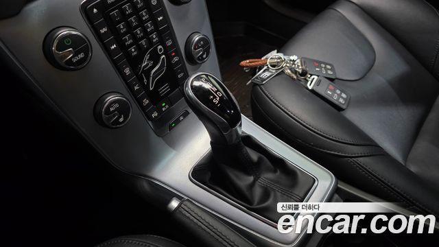 Volvo V40 2018 — photo 12