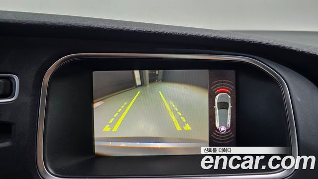 Volvo V40 2018 — photo 25
