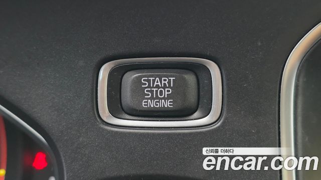 Volvo V40 2018 — photo 26