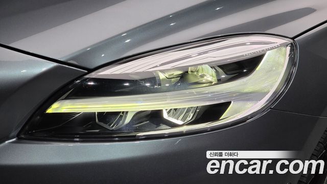 Volvo V40 2018 — photo 8