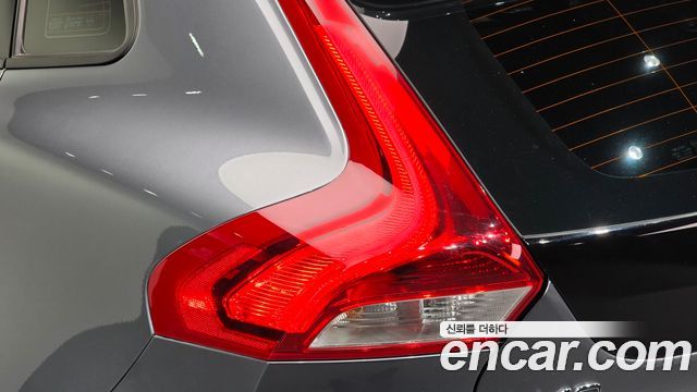 Volvo V40 2018 — photo 9