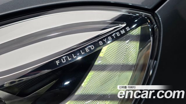 Volvo V40 2018 — photo 31