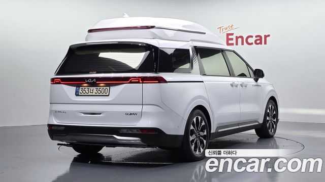 Kia Canival 2022 — photo 2