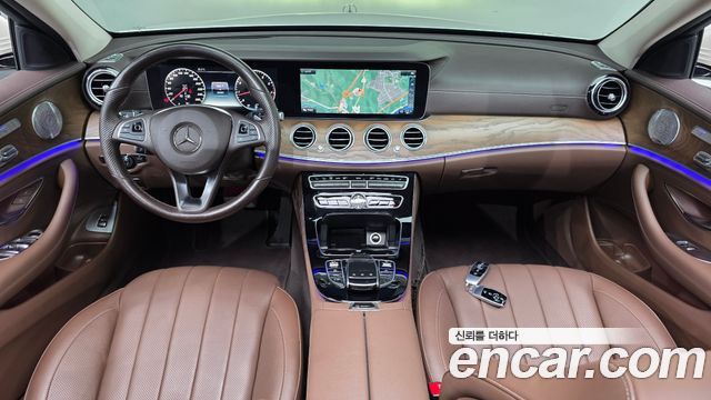 Mercedes-Benz E-Class 2018 — photo 10