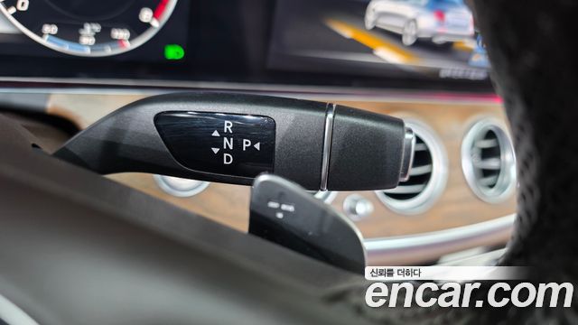 Mercedes-Benz E-Class 2018 — photo 12