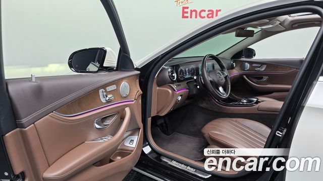 Mercedes-Benz E-Class 2018 — photo 13