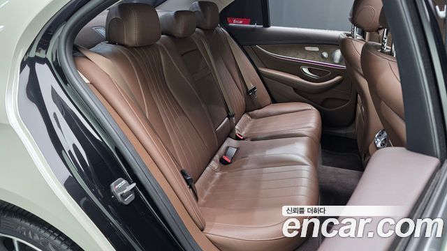 Mercedes-Benz E-Class 2018 — photo 17