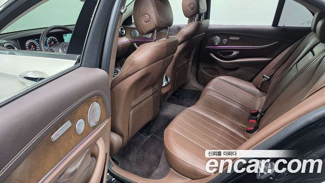 Mercedes-Benz E-Class 2018 — photo 18