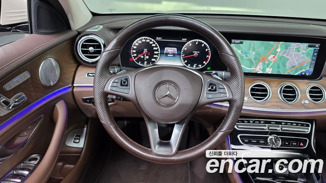 Mercedes-Benz E-Class 2018 — photo 19