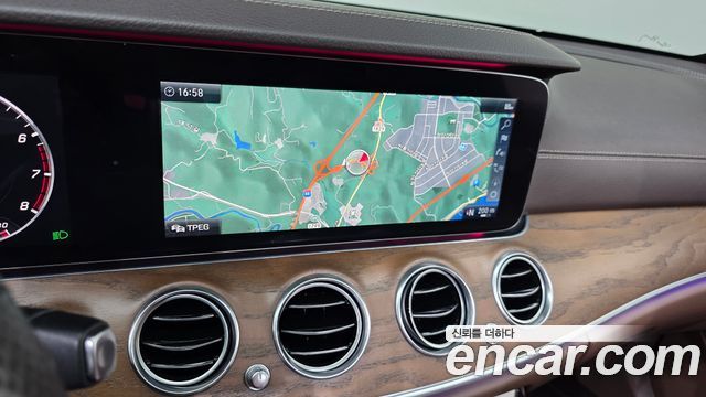 Mercedes-Benz E-Class 2018 — photo 20