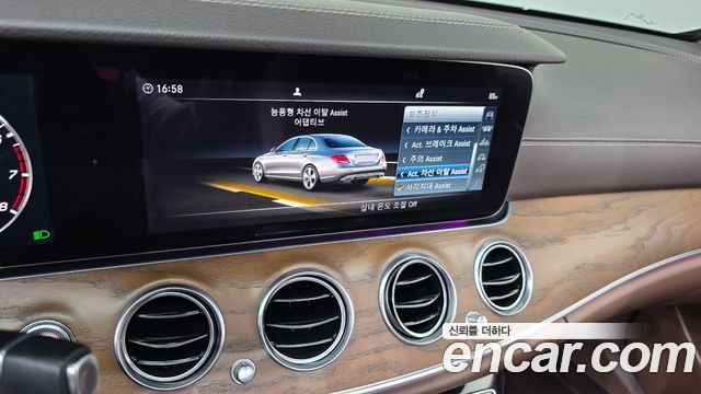 Mercedes-Benz E-Class 2018 — photo 21