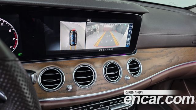 Mercedes-Benz E-Class 2018 — photo 23