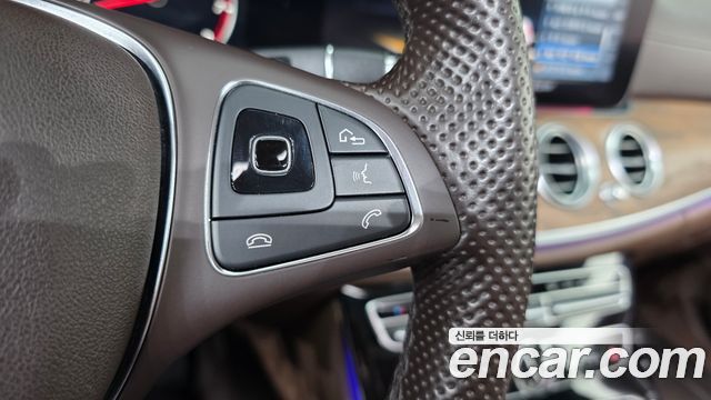 Mercedes-Benz E-Class 2018 — photo 25