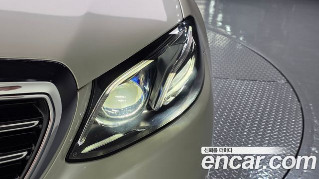 Mercedes-Benz E-Class 2018 — photo 8